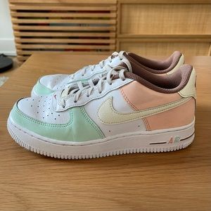 Nike Air Force 1 Size 5 Youth (= Women’s 6.5) White/Peach/Mint Color